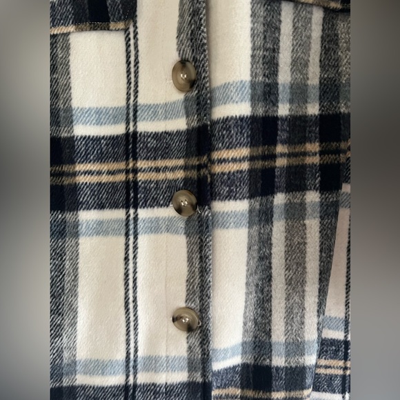 Shacket - Picture 3 of 7